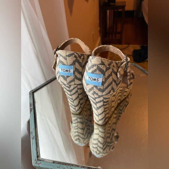 TOMS wedges - Picture 2 of 4